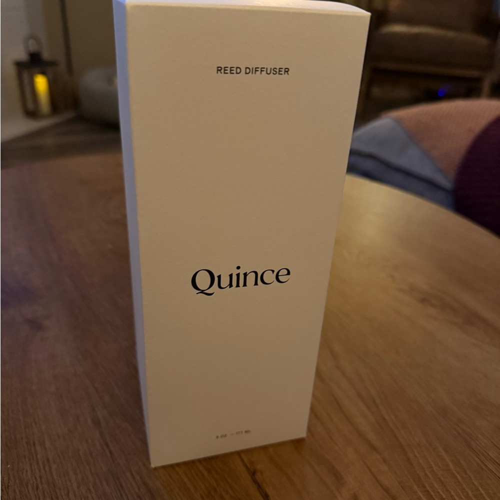 Quince Currant Noir Reed Diffuser Set - Picture 2 of 3